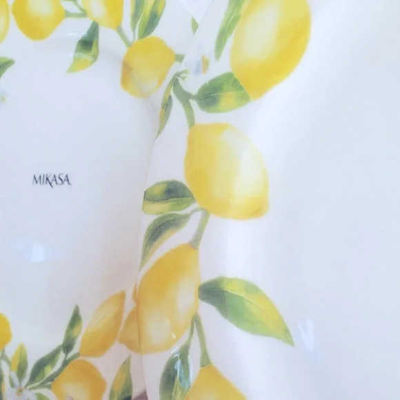 Mikasa Lemons 10.5” dinner plates Set of 4 NEW NWT - Picture 3 of 4